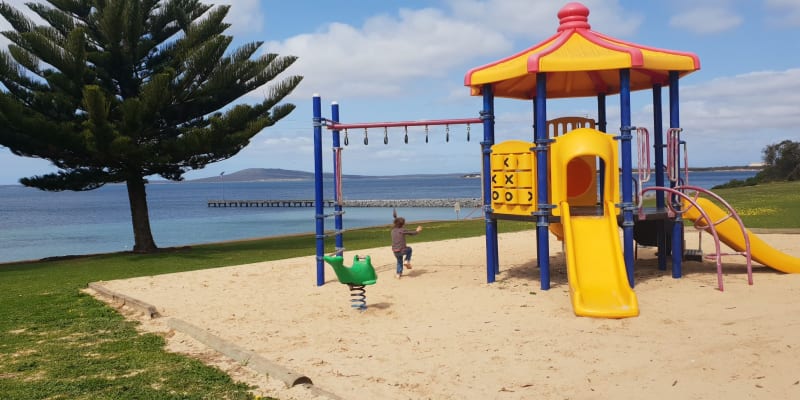 Photo by Roberts oz lap, no map